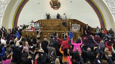 El Parlamento de Venezuela exhortó a Nicolás Maduro a que se rompan relaciones con España. El Parlamento de Venezuela exhortó a Nicolás Maduro a que se rompan relaciones con España.