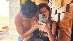 La modelo se mostró romántica con el músico en redes sociales. La modelo se mostró romántica con el músico en redes sociales.