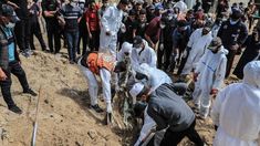 Los cuerpos fueron encontrados en el hospital Nasser de Jan Yunis. Los cuerpos fueron encontrados en el hospital Nasser de Jan Yunis.