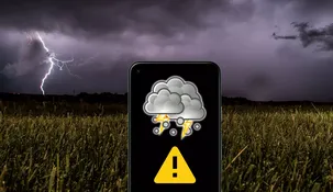 El sistema de alerta temprana debe operar independientemente de la saturación de las redes móviles y debe permitir alcanzar tanto áreas urbanas densamente pobladas como zonas rurales.