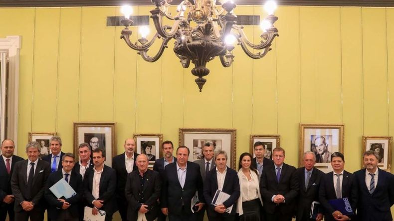 Además de Caputo, participaron de la reunión Eduardo Serenellini y Federico Sturzenegger.