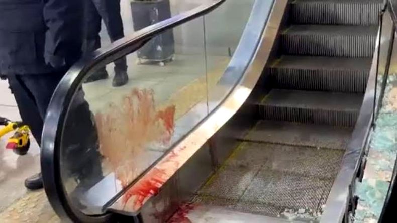 Un desperfecto en la escalera mecánica ocasionó 11 heridos.