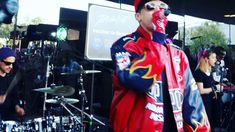 El cantante de trap Rusherking tocó gratis para los usuarios del transporte público.