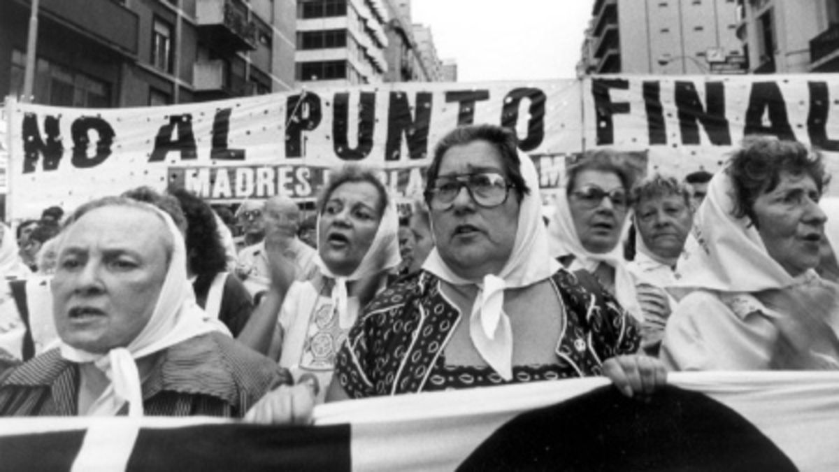 Alberto Fern Ndez Homenaje A Las Madres De Plaza De Mayo Por Sus A Os