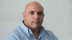 César Torres.