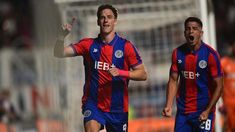 El goleador de San Lorenzo, Andrés Vombergar, fue la figura del partido y ya lleva cuatro tantos. El goleador de San Lorenzo, Andrés Vombergar, fue la figura del partido y ya lleva cuatro tantos.