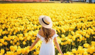 La primavera simboliza el renacimiento y la preparación de las cosechas, un momento de crecimiento y expansión para llevar a cabo rituales de abundancia.