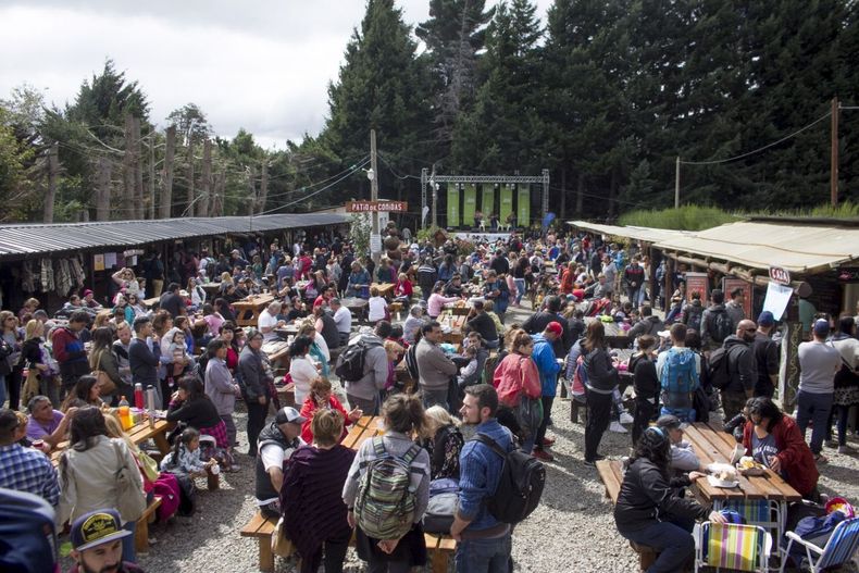 Fiesta Nacional del Curanto:&nbsp;la tradición de marzo que se convirtió en fiesta nacional en Colonia Suiza.