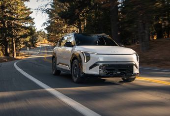 Kia presentó al nuevo EV3, un SUV eléctrico compacto con hasta 515 kilómetros de autonomía estimada. Kia presentó al nuevo EV3, un SUV eléctrico compacto con hasta 515 kilómetros de autonomía estimada.