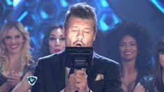 Tinelli a media luz: Showmatch en vivo con baja tensión al aire ¿qué pasó? Tinelli a media luz: Showmatch en vivo con baja tensión al aire ¿qué pasó?