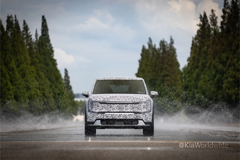 El Kia EV9 contará con tres filas de asientos y tracción 4x4.