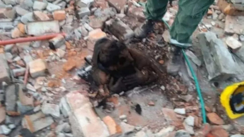Un hombre quiso entrar a la casa de su ex por la chimenea y quedó atrapado