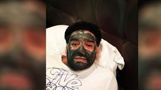 ¿Qué le pasó a Maradona en la cara? Mirá la foto que revolucionó las redes ¿Qué le pasó a Maradona en la cara? Mirá la foto que revolucionó las redes