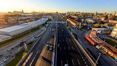 La Autopista Illia es una de las vías más importantes de la Ciudad. La Autopista Illia es una de las vías más importantes de la Ciudad.
