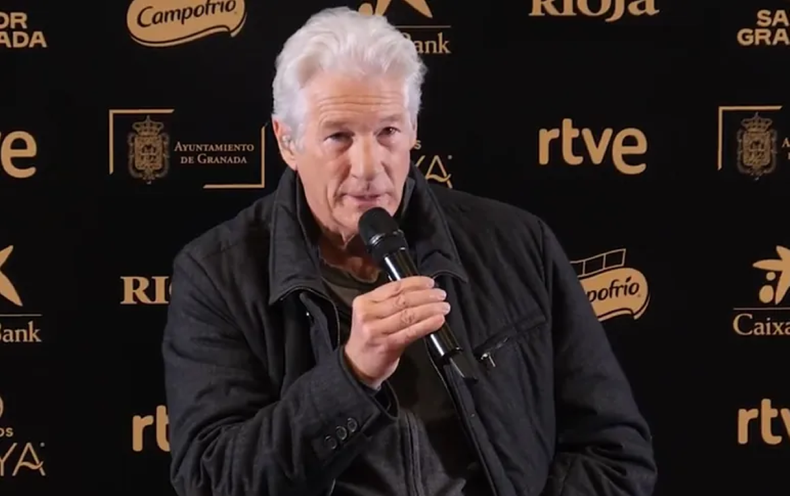 El actor estadounidense vive en la capital de España y fue galardonado con el Premio Goya Internacional 2025 en Granada.