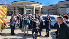 Un joven asesinó a una estudiante en una escuela y se suicidó en Estados Unidos. Un joven asesinó a una estudiante en una escuela y se suicidó en Estados Unidos.