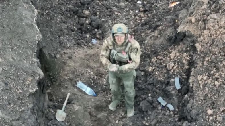 El combatiente ruso estaba en la mira de un helicóptero ucraniano.