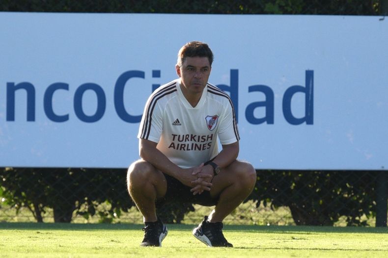 Gallardo ya sabe que no podrá contar con Zuculini por Covid-19.