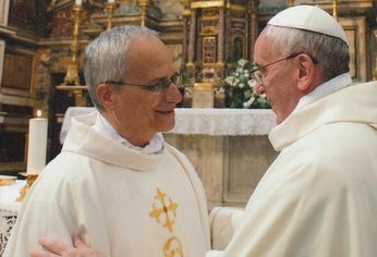 León XIV, todavía Robert Prevost, en un encuentro con el papa Francisco. León XIV, todavía Robert Prevost, en un encuentro con el papa Francisco.