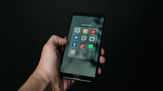 Además de proporcionar el número total de mensajes, la aplicación ofrece la posibilidad de revisar la cantidad de mensajes enviados por día o semana. Además de proporcionar el número total de mensajes, la aplicación ofrece la posibilidad de revisar la cantidad de mensajes enviados por día o semana.