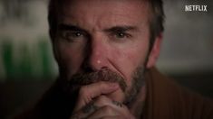 Netflix vuelve a apostar sobre una docuserie enfocada en una superestrella. Este es el caso de Beckham, un documental de 4 episodios que narra los puntos más relevantes de la carrera del ex mediocampista inglés Netflix vuelve a apostar sobre una docuserie enfocada en una superestrella. Este es el caso de Beckham, un documental de 4 episodios que narra los puntos más relevantes de la carrera del ex mediocampista inglés
