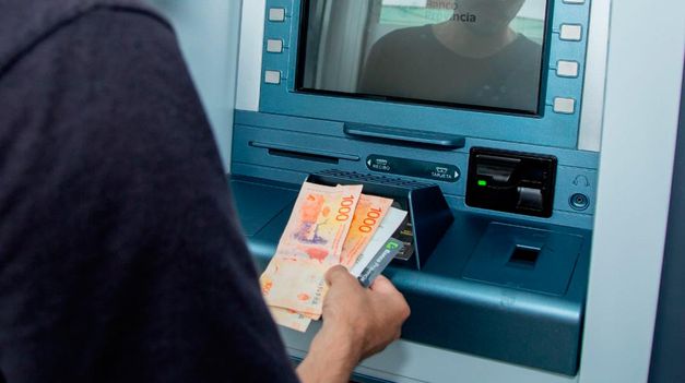 Los bancos aumentarán la comisión para retirar efectivo.