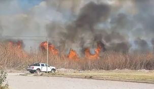 Graves incendios forestales en Jujuy: múltiples focos, fuertes vientos y zonas urbanas en peligro