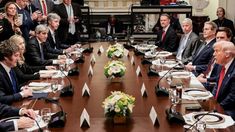 Trump condicionó su apoyo a una victoria electoral de Milei. Trump condicionó su apoyo a una victoria electoral de Milei.