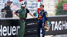 Checo Pérez golpeó contra el muro pero salió ileso Checo Pérez golpeó contra el muro pero salió ileso