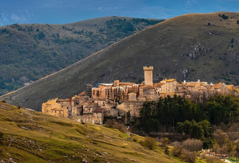 Santo Stefano di Sessanio es un pequeño pueblo medieval de Italia que busca nuevos habitantes para recuperar su actividad durante todo el año.