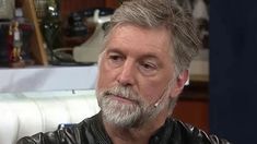 Cabak explotó en Twitter e insultó a varios usuarios que lo cruzaron por el precio de una Coca Cola en Disco. Cabak explotó en Twitter e insultó a varios usuarios que lo cruzaron por el precio de una Coca Cola en Disco.