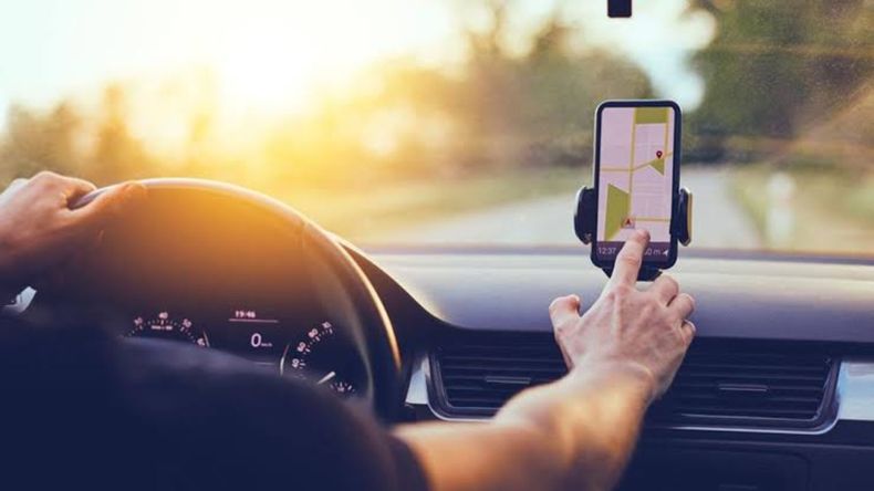 28 de 30 apps de vehículos compartieron información con empresas externas