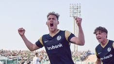 Girotti grita el gol de la victoria de San Lorenzo. Girotti grita el gol de la victoria de San Lorenzo.