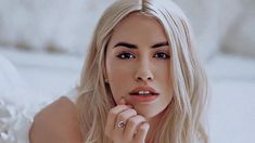 Lali le pidió a Messi que no la deje de seguir. Lali le pidió a Messi que no la deje de seguir.