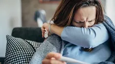 Los síntomas de la Gripe A son fiebre mayor 38º y tos, en la mayoría de los casos. Los síntomas de la Gripe A son fiebre mayor 38º y tos, en la mayoría de los casos.