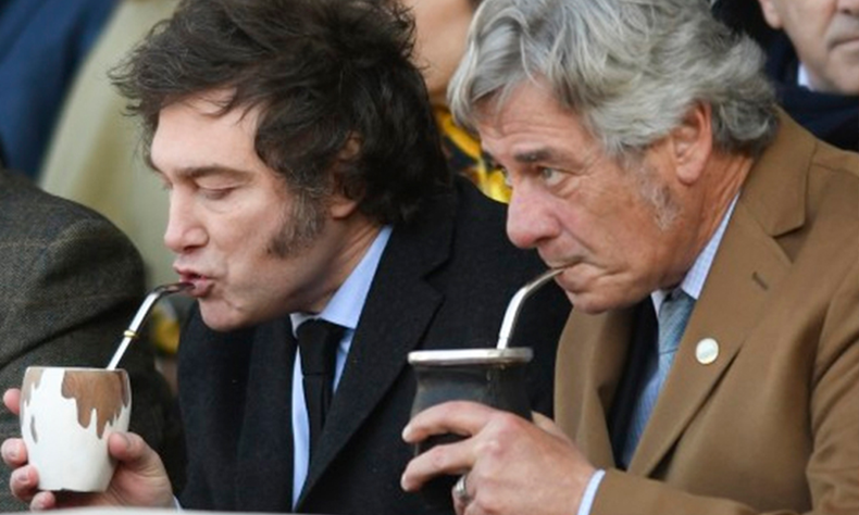 Javier Milei junto al presidente de la Sociedad Rural