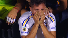 El vasco rompió en llanto en el banco de suplentes. El vasco rompió en llanto en el banco de suplentes.