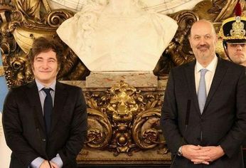 Javier Miley junto a Federico Sturzenegger. Javier Miley junto a Federico Sturzenegger.