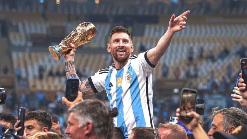 Messi celebrando la obtención de la última copa del mundo