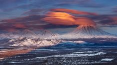 La erupción de volcanes podría destruir la capa de ozono. La erupción de volcanes podría destruir la capa de ozono.