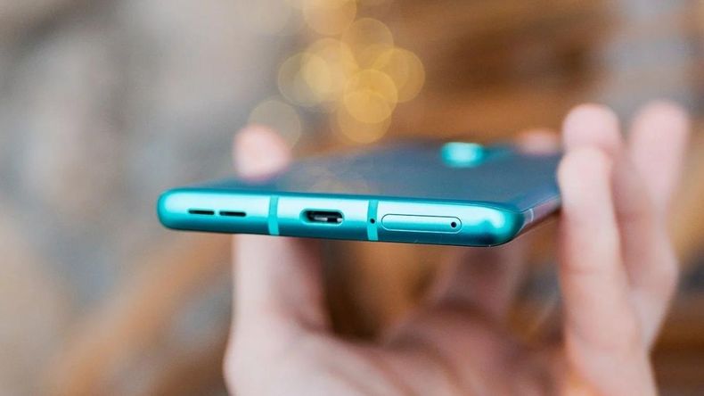  Actualizar el sistema operativo garantiza no solo la funcionalidad óptima del dispositivo, sino también una capa adicional de protección contra posibles amenazas de privacidad.