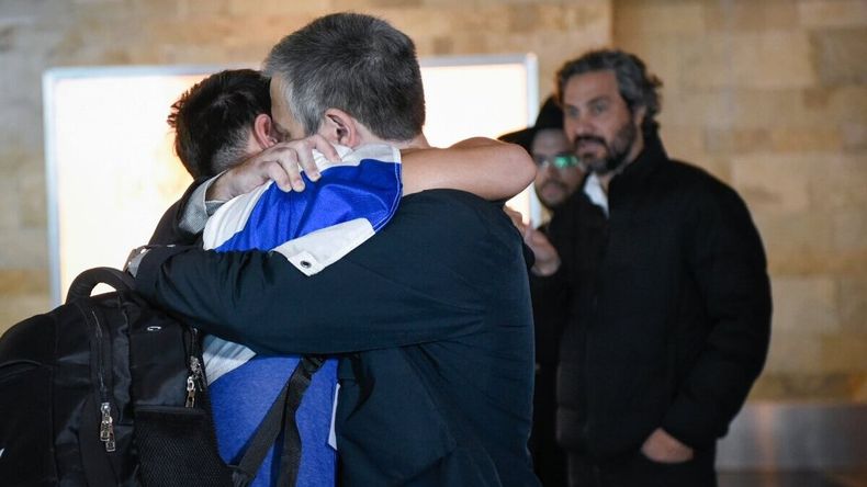 El emocionante reencuentro de los argentinos repatriados con sus familiares
