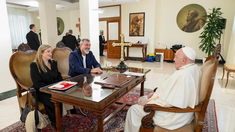 El papa Francisco se reunió con estatales. El papa Francisco se reunió con estatales.
