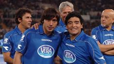 Ezequiel Lavezzi y Diego Maradona. Ezequiel Lavezzi y Diego Maradona.