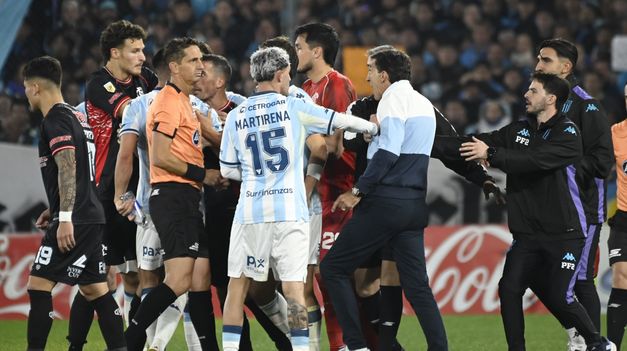 Gustavo Costas se disculpó por su reacción en Racing vs. Barracas Central.