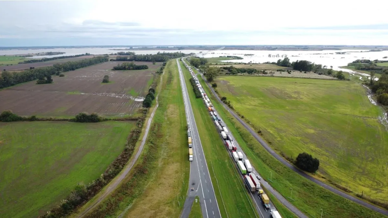 Autopista Buenos Aires-Rosario.