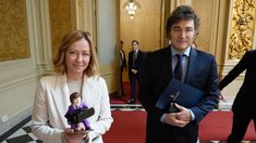 Giorgia Meloni junto a Javier Milei.