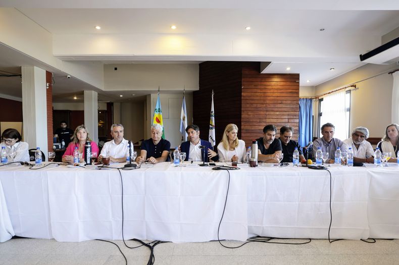 Intendentes bonaerenses le pidieron a Axel Kicillof el desdoblamiento de las elecciones
