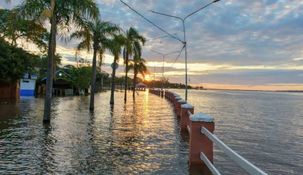El avance del río Paraná provocó desbordes e inundaciones en las zonas costeras.