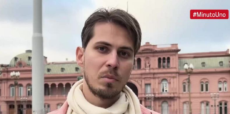 Marcos Siman Oliveira habló con un medio brasilero en la Plaza de Mayo.